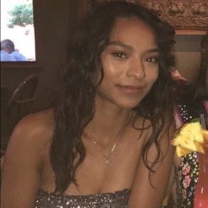 Meet your Posher, Yumira